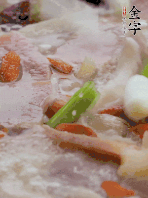 最后下枸杞、蒜白。